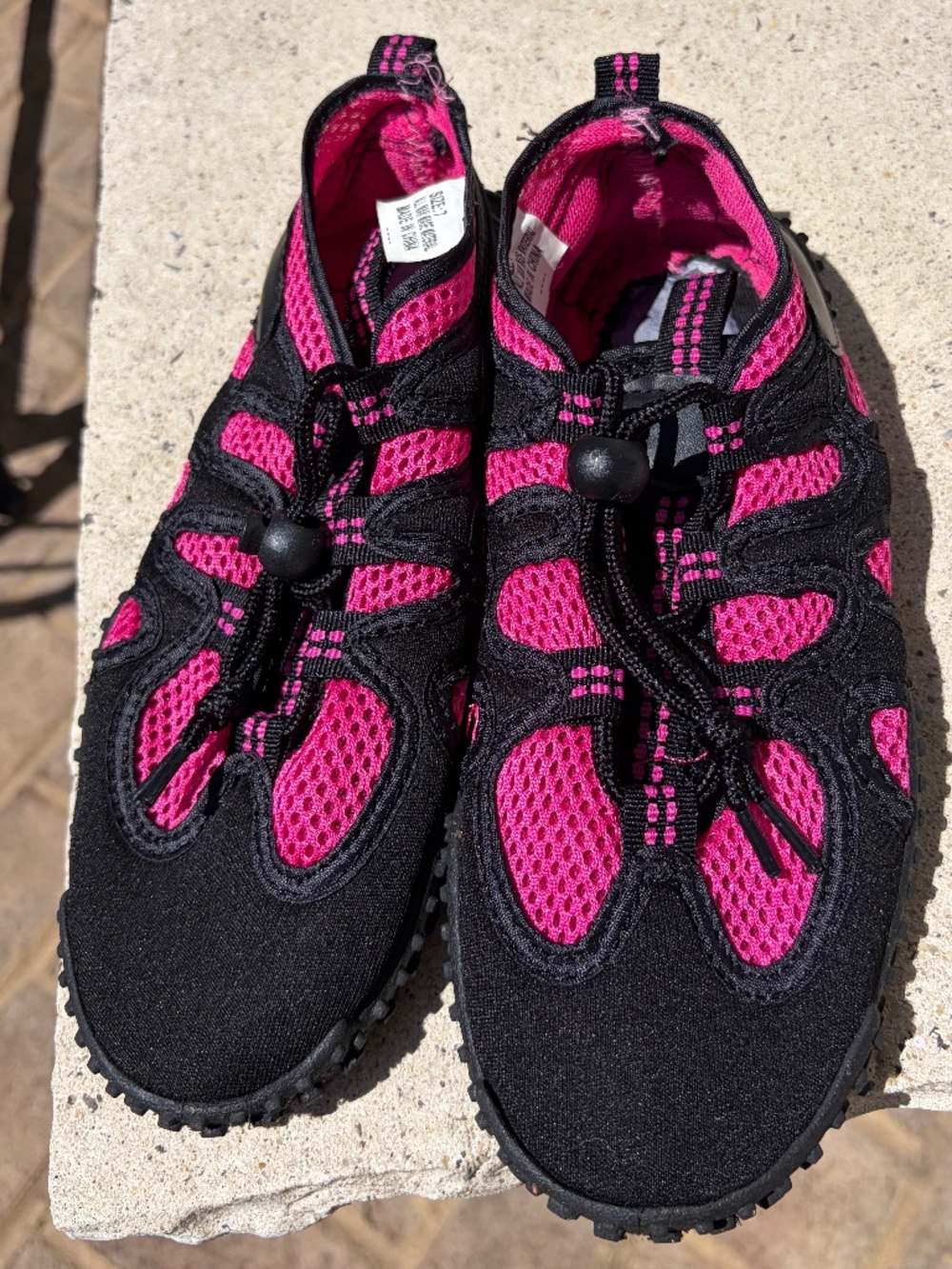 water shoes women 7 pink black
